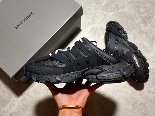 BALENCIAGA