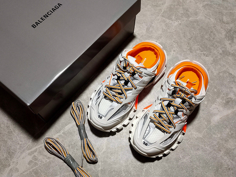 BALENCIAGA
